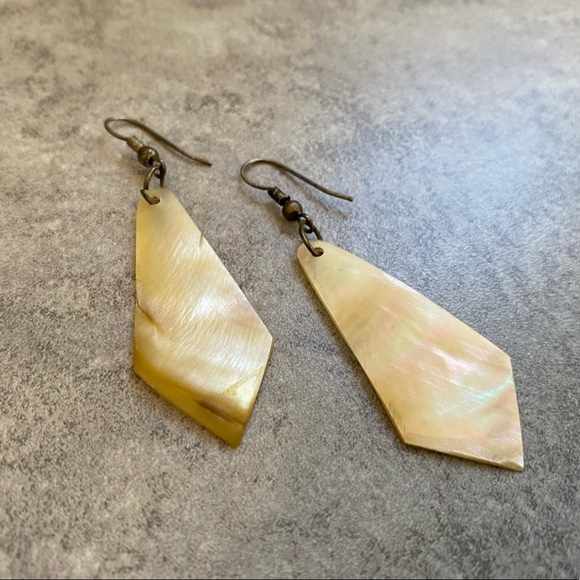 Golden sunrise shimmering vintage shell earrings. - Picture 2 of 4